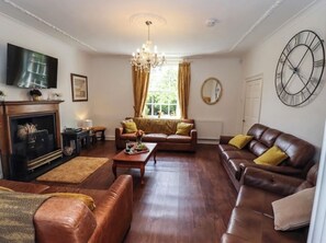 Smart-TV, peis, DVD-spiller og fotballspill