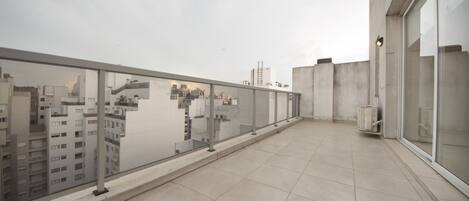 Apartment, 1 Queen Bed, Non Smoking | Balcony