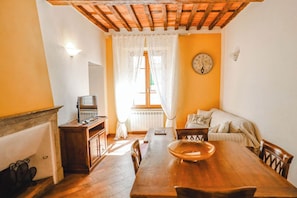 Smart TV - BEAUTIFUL 3 ROOMS CONDITIONED IDEAL LOCATION (Pietrasanta)