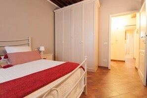 3 bedrooms, iron/ironing board, travel cot, free WiFi