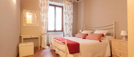 3 bedrooms, iron/ironing board, travel crib, free WiFi