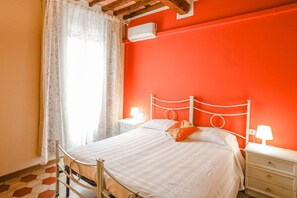 3 bedrooms, iron/ironing board, travel cot, free WiFi