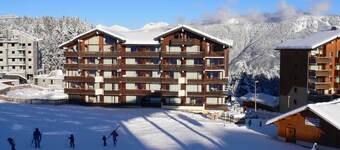 Apartment with three genuine bedrooms within 2 mins walk of the main lift