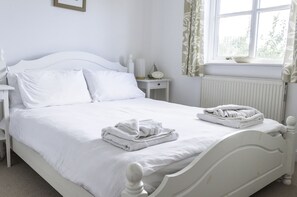 5 bedrooms, iron/ironing board, free WiFi, bed sheets