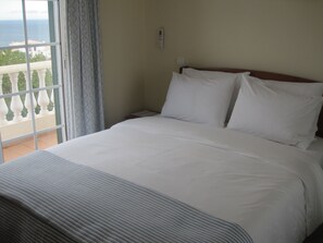 3 chambres, fer et planche à repasser, Wi-Fi, draps fournis