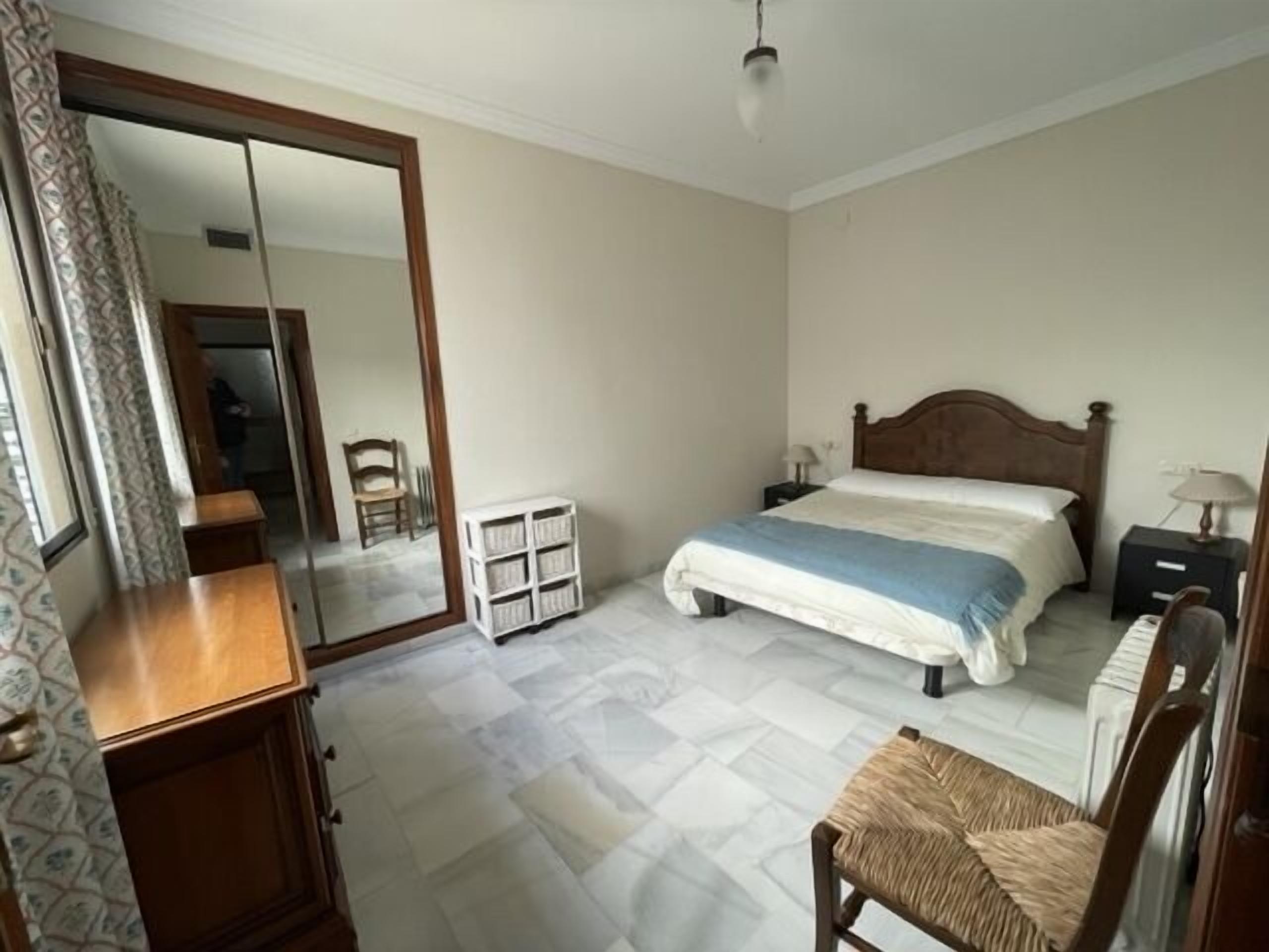 3 bedrooms, desk, iron/ironing board, travel crib
