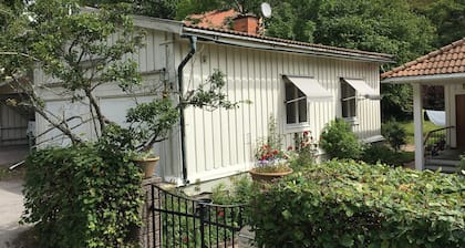Saltsjöbaden - Schöne Stadt in den Schären in der Nähe der Stadt Stockholm.