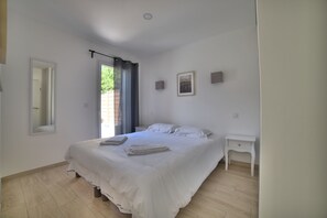 4 camere, ferro/asse da stiro, Wi-Fi gratuito, lenzuola