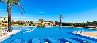 Beachfront design villa in Bauhaus style, pool, highspeed internet, air conditioning / heating