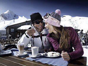 屋外ダイニングエリア