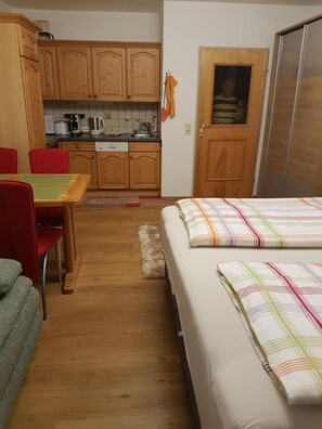 مكواة/لوح كي وواي فاي وملاءات أسرّة