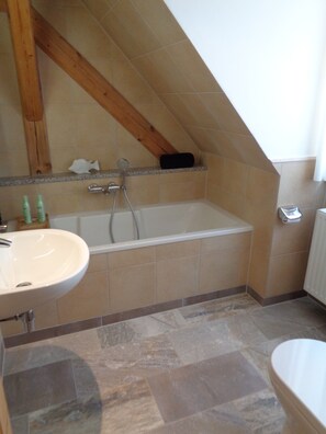 Toallas, jabón, papel de baño