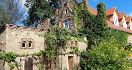 Gutshof am Wasserschloss Döbschütz, located between Görlitz and Bautzen