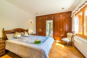 4 quartos, ferros/tábuas de passar roupa, Wi-Fi de cortesia