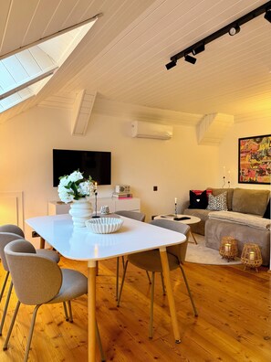 Dining - APARTMENT KLAGENFURT Landhaus Wulfenia - Private Sauna, Smart-TV, Air Condition (Klagenfurt am Wörthersee)