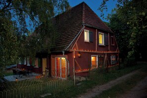 Exterior - The Räuberstube: Individual living in an absolutely secluded location & pure nature (Danneborth)