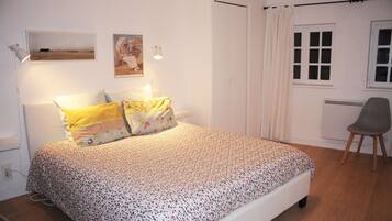 1 chambre, bureau, fer et planche à repasser, Wi-Fi gratuit