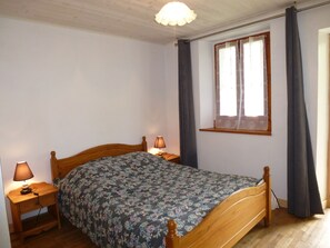 2 bedrooms, iron/ironing board, travel crib, WiFi