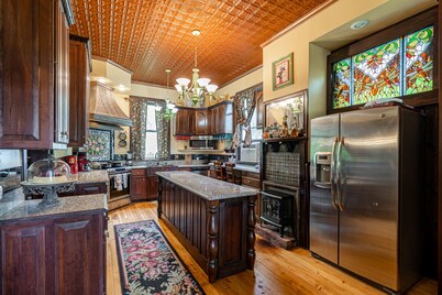 Jewel in the Crown-Fully Restored Mansion For Reunions, Parties & Groups Slps 21