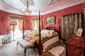 8 bedrooms, iron/ironing board, WiFi, bed sheets