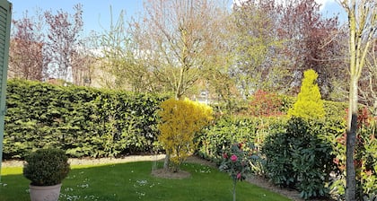 Beautiful house with large garden near Disneyland