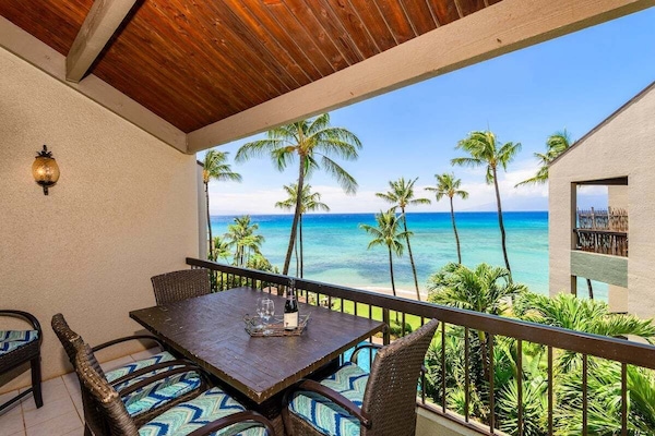 Hale Mahina B401 lanai with ocean view1