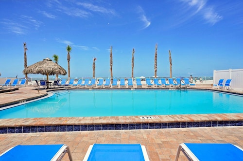 Kirkas iloinen huoneisto upealla rannanäkymällä! 301