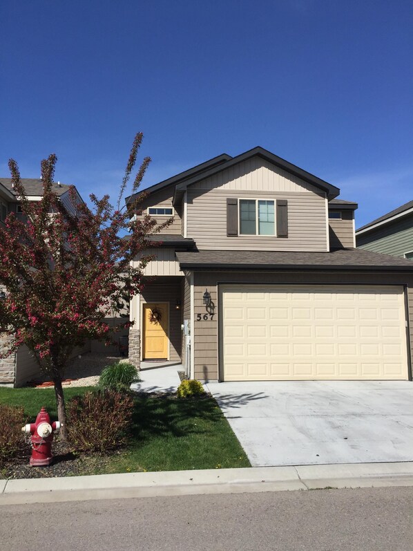 Exterior - The perfect Boise location! Modern home in the heart of it all! Swimming pool! (Boise)