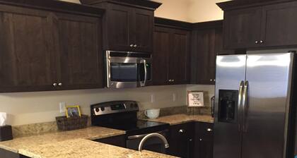 Täydellinen Boisen sijainti !!! Moderni koti kaiken sydämessä! Uima-allas!