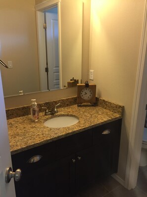 Combined shower/tub, hair dryer, towels, soap - The perfect Boise location! Modern home in the heart of it all! Swimming pool! (Boise)