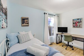 2 bedrooms, desk, iron/ironing board, free WiFi