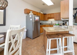 Refrigerador, microondas, horno, lavavajillas