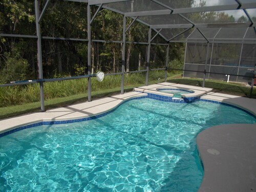  Disney/Universal/Seaworld/Golf 4bed/3bath Villa Pool Heat/ wifi Included!!