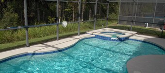  Disney/Universal/Seaworld/Golf 4bed/3bath Villa Pool Heat/ wifi Included!!