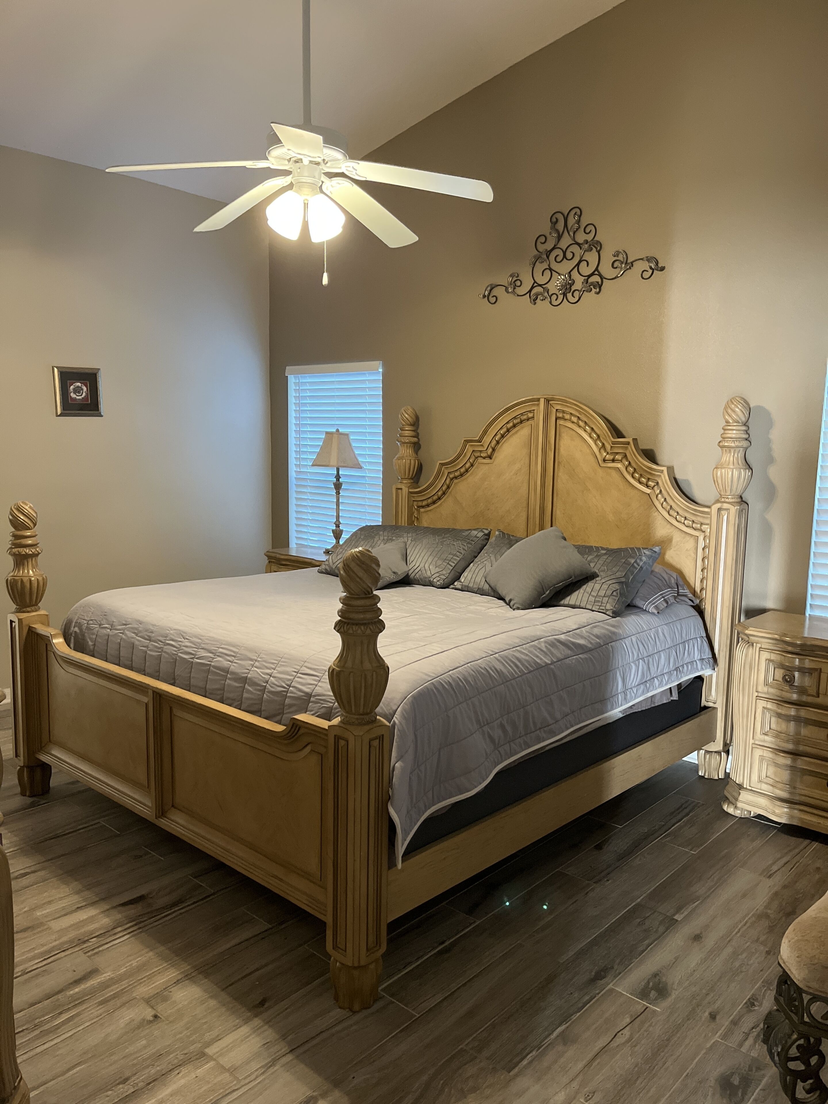 4 chambres, fer et planche à repasser, lit parapluie, Wi-Fi gratuit