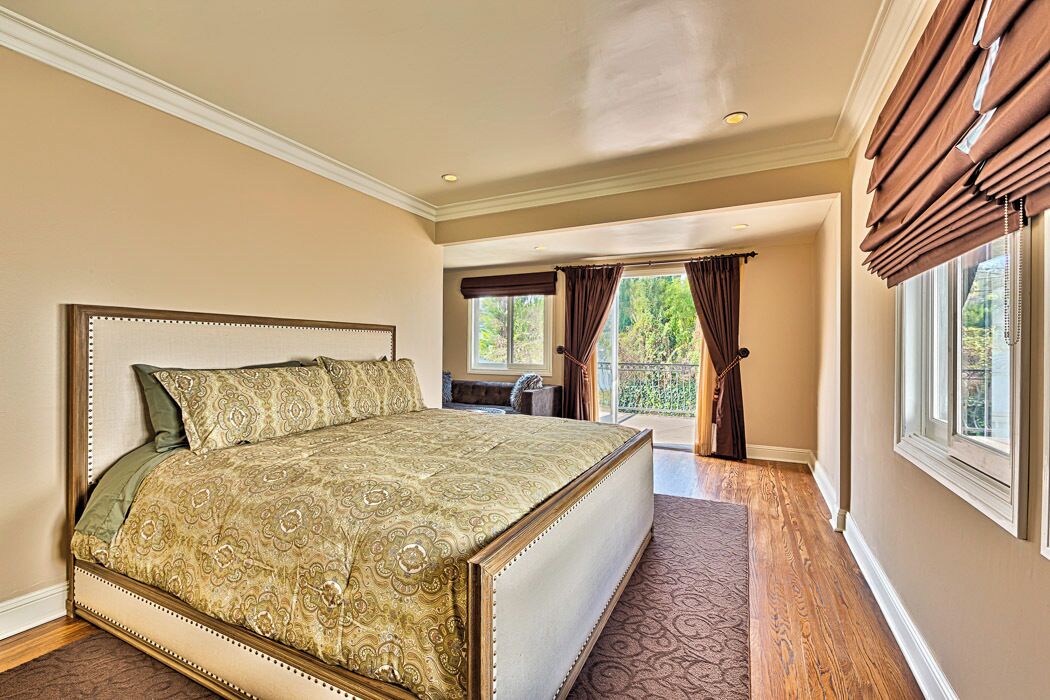 5 bedrooms, desk, iron/ironing board, free WiFi