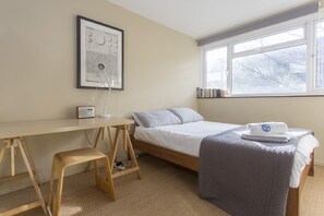 3 bedrooms, iron/ironing board, free WiFi - Lovely 3 Bedroom Apartment With Private Garden In Central London, Near Waterloo  (London)