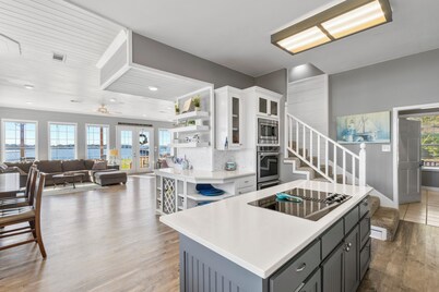 Sprawling Waterfront Haven with Private Dock & Boat Rental Option