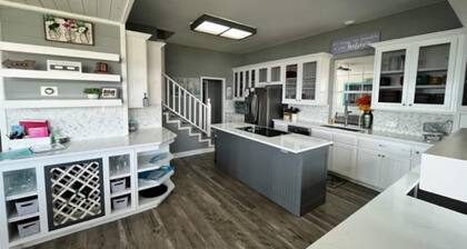 Sprawling Waterfront Haven with Private Dock & Boat Rental Option