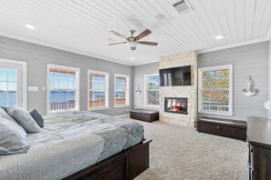 4 bedrooms, desk, iron/ironing board, travel crib