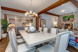 Dining - Ski-In/Ski-Out Luxury Condo - Fitness center, hot tub, patio, BBQ + Fireplace! (Deer Valley)