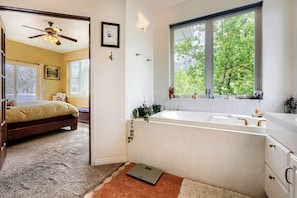 5 bedrooms, iron/ironing board, WiFi (free), bed sheets