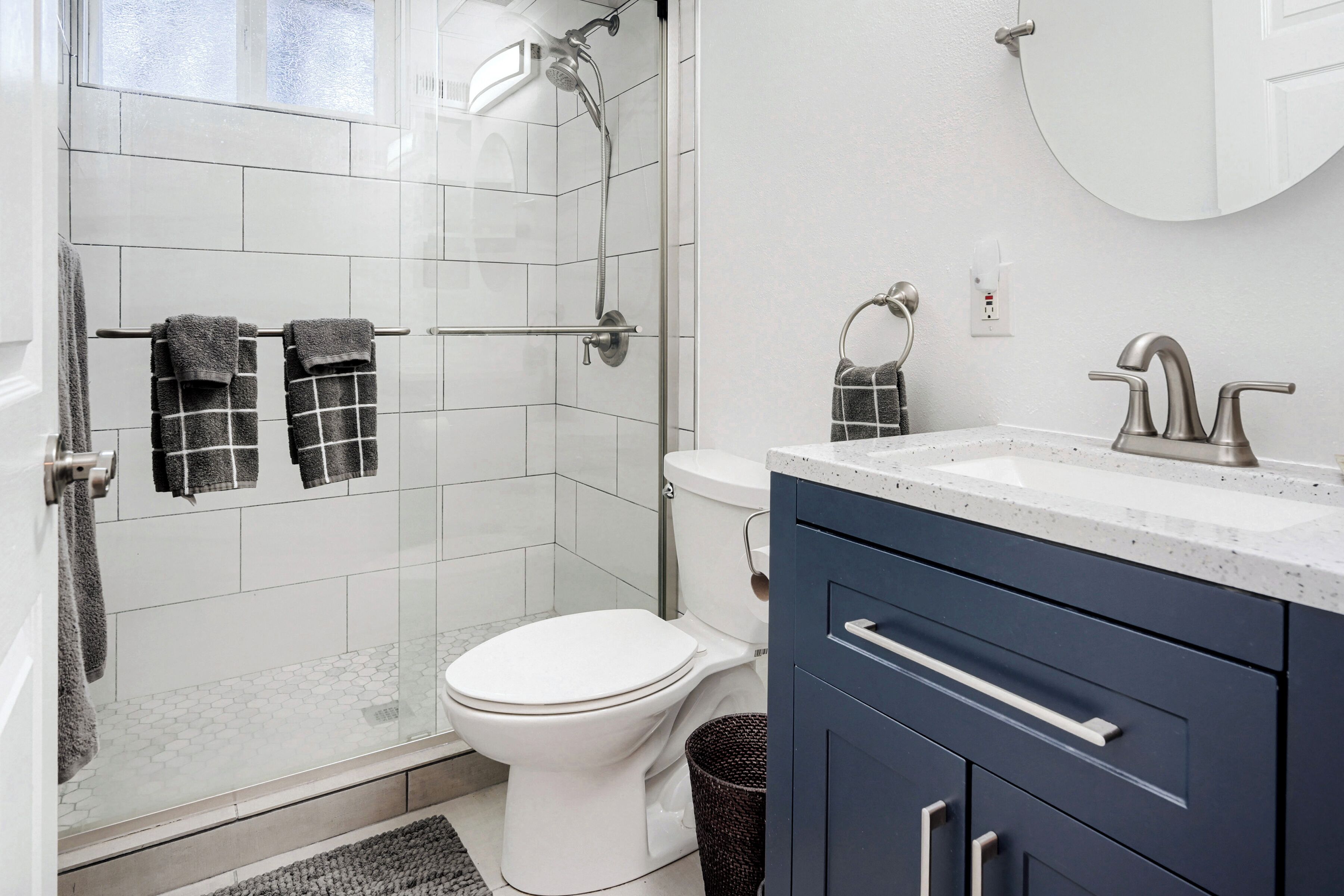 Combined shower/bathtub, hair dryer, towels, soap