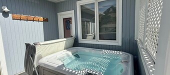 5 Bedroom Home in South Boulder; Great Views; Access to Hiking Trails