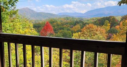 B's Nest a Private & Clean w Mtn Views & Hot Tubs!