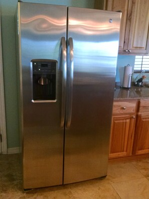Kitchen features a stainless steel refrigerator with a water and ice dispenser.
