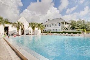 Infinity-pool, opvarmet pool