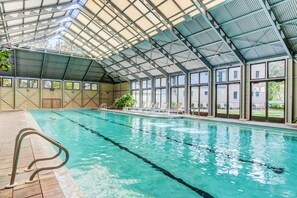 Piscine à débordement, piscine chauffée