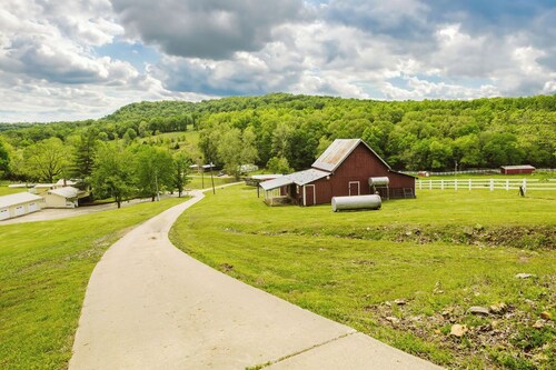 Hannah House ~ Your Vacation Awaits!