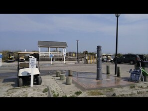Property grounds - “Tiki time Getaway” -dog friendly, sleeps 6. Corner of splash pad and pool. (surfside Beach)